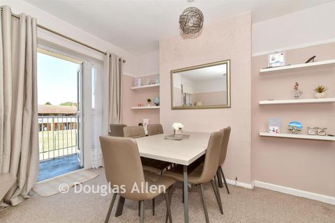 12 Hatch Grove, Romford, RM6 5JR