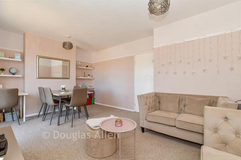 12 Hatch Grove, Romford, RM6 5JR