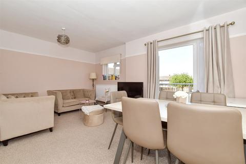 2 bedroom flat for sale, Hatch Grove, Romford RM6