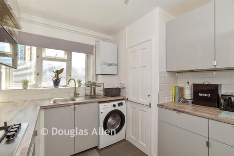 2 bedroom flat for sale, Hatch Grove, Romford RM6