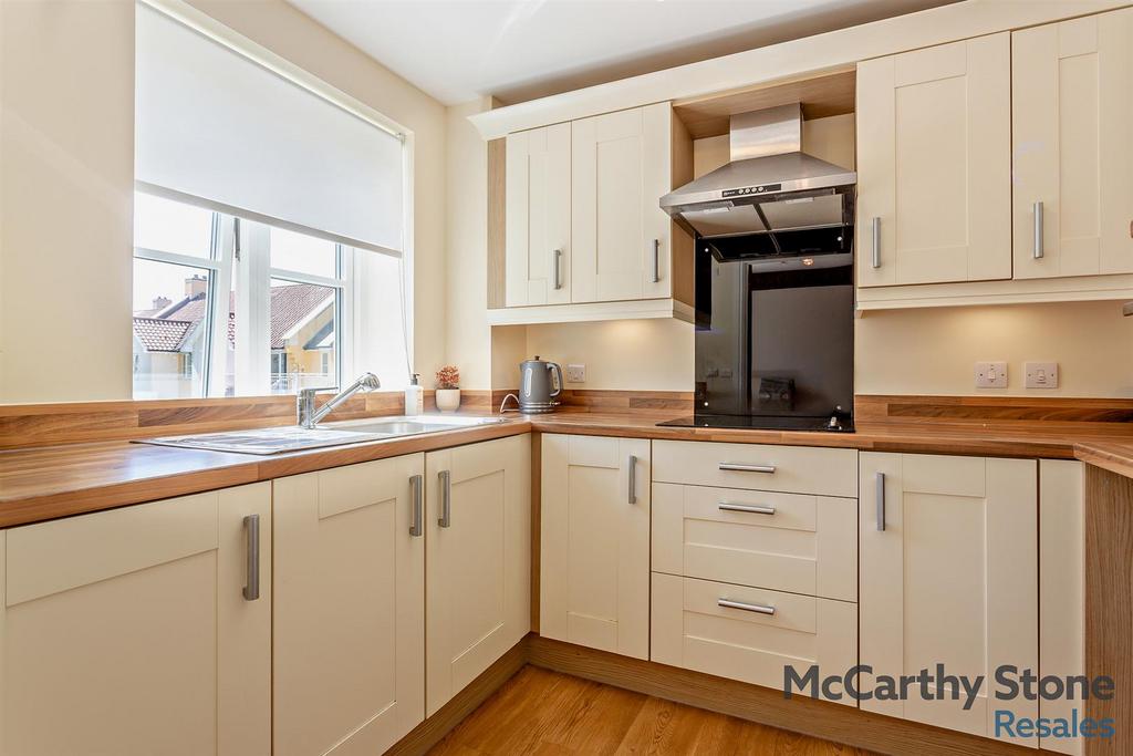 Kitchen: