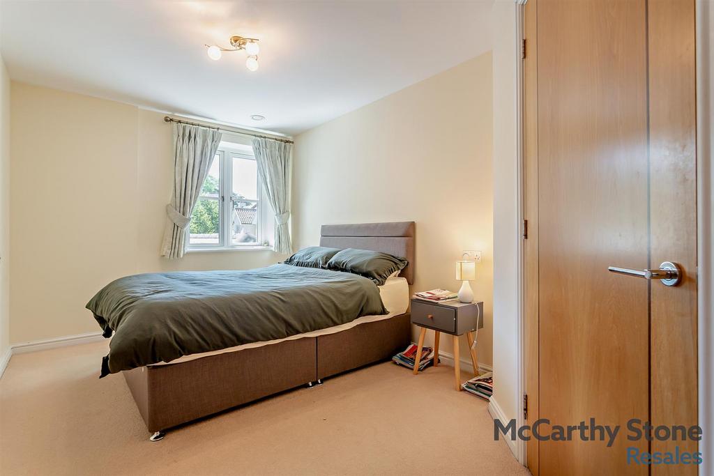 Double Bedroom: