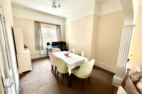 undefined, Arncliffe Gardens, Park Road