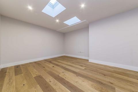 2 bedroom flat for sale, High Street, Feltham TW13