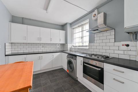 1 bedroom flat to rent, Poynders Road, Clapham, London, SW4