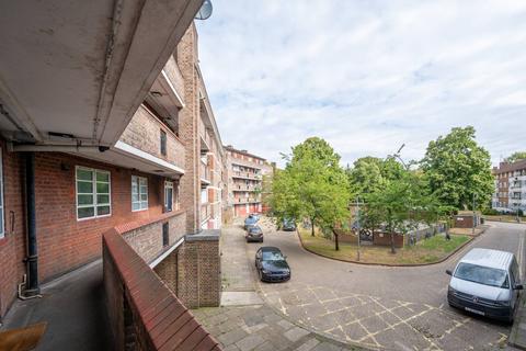 1 bedroom flat to rent, Poynders Road, Clapham, London, SW4
