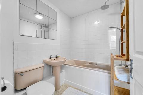 33 Anderson Close, London, W3 6YJ