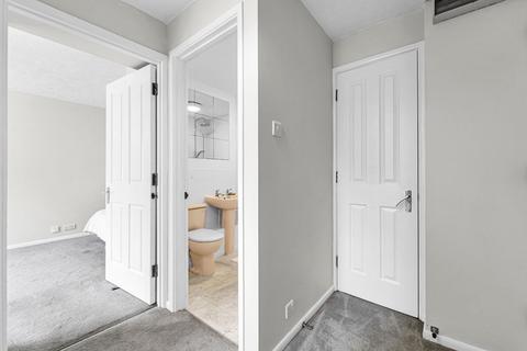 33 Anderson Close, London, W3 6YJ