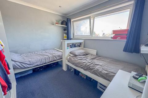 9 Birch Close, Canewdon, Rochford, SS4 3PE