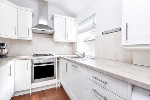 3 bedroom flat to rent, Honeybrook Road, Clapham South, London, SW12