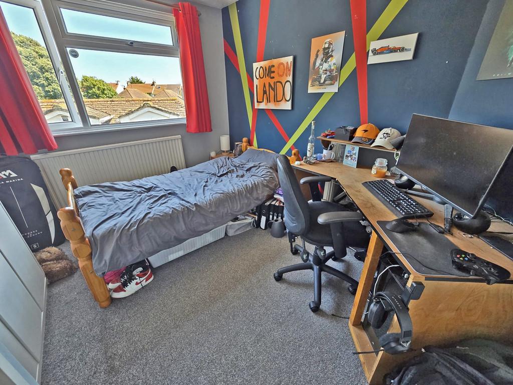 Third bedroom (2)