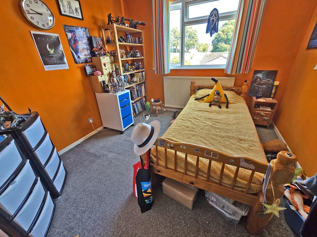 Second bedroom (2)