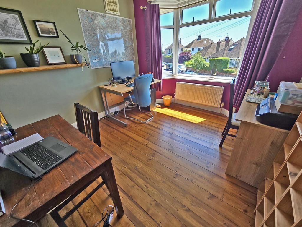 Second bedroom (4)