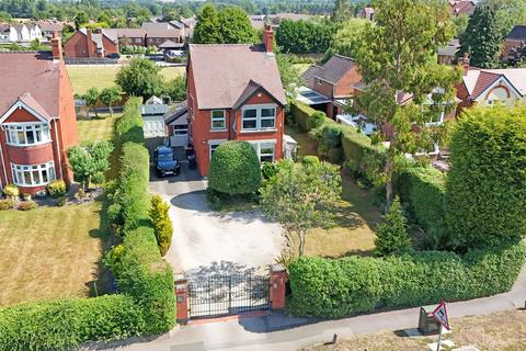 3 bedroom detached house for sale, Watling Street, Grendon