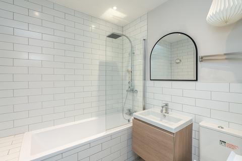 1 bedroom apartment for sale, St Martins Walk, Dorking