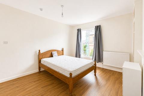 1 bedroom in a house share to rent, Bateman Street, Cambridge CB2
