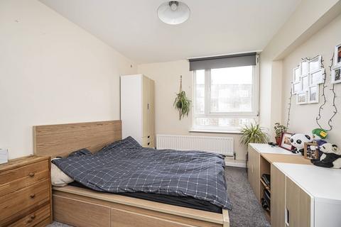 2 bedroom flat to rent, Bryant Court, Whiston Road, Haggerston, London, E2