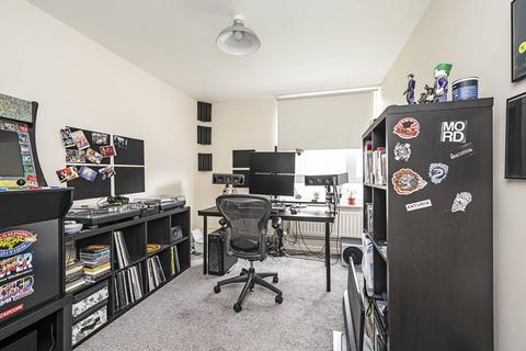 2 bedroom flat to rent, Bryant Court, Whiston Road, Haggerston, London, E2