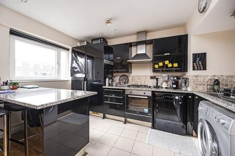 2 bedroom flat to rent, Bryant Court, Whiston Road, Haggerston, London, E2