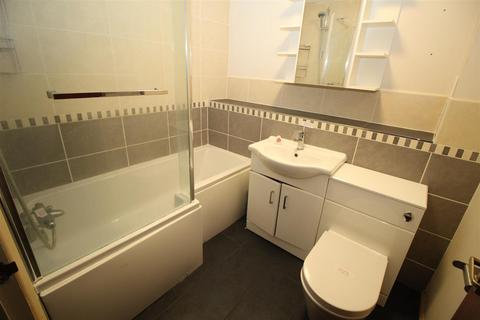 2 bedroom flat for sale, Godolphin Court, Brighton Road, Crawley