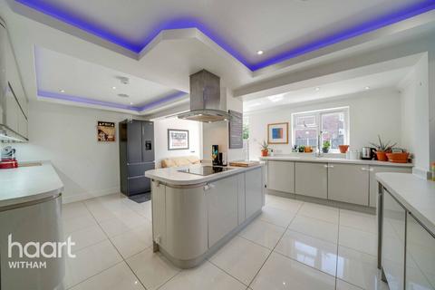 94 Barbrook Lane, Tiptree, Colchester, CO5 0JH