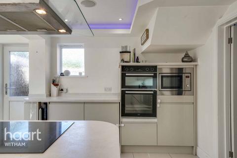 94 Barbrook Lane, Tiptree, Colchester, CO5 0JH