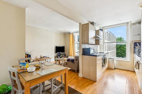 3 bedroom flat for sale, Russell Gardens, London