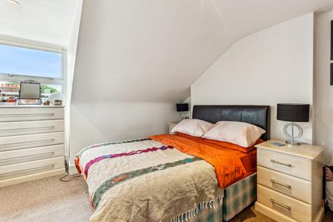 3 bedroom flat for sale, Russell Gardens, London