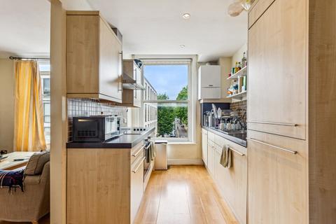 3 bedroom flat for sale, Russell Gardens, London
