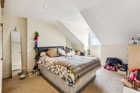 3 bedroom flat for sale, Russell Gardens, London