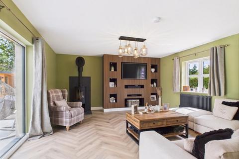 4 bedroom detached house for sale, Bronwydd Arms, Carmarthen