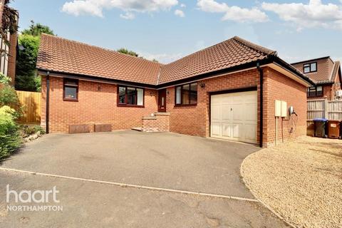 4 bedroom detached bungalow for sale, Ravens Croft, Northampton