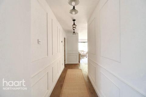 4 bedroom detached bungalow for sale, Ravens Croft, Northampton