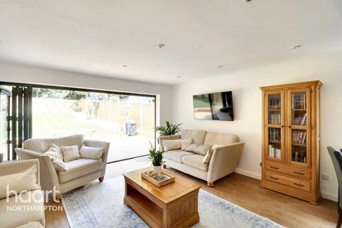4 bedroom detached bungalow for sale, Ravens Croft, Northampton