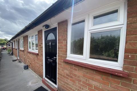 2 bedroom apartment for sale, Trumps Green Road, Virginia Water GU25