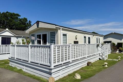 2 bedroom bungalow for sale, Bramlands Lane, Henfield