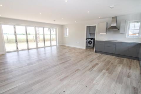 undefined, Lychfield Close, Northill SG18