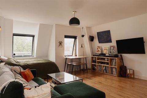 undefined, North Street, Leatherhead KT22