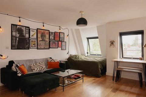 undefined, North Street, Leatherhead KT22