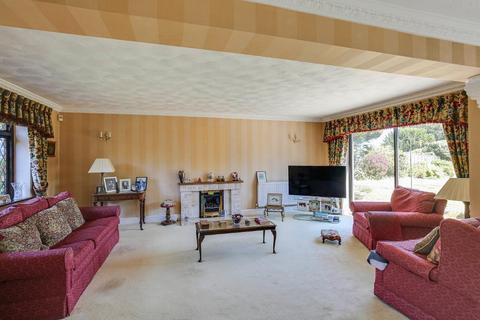 19 Overhill, Warlingham, CR6 9JR