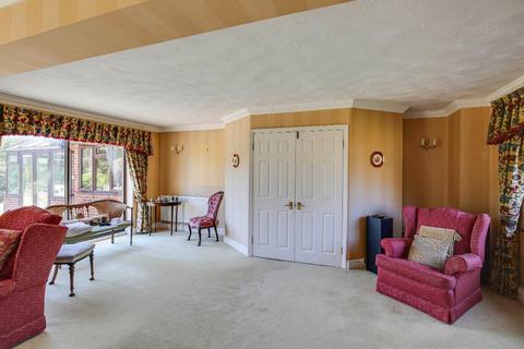 19 Overhill, Warlingham, CR6 9JR