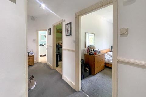 28a Blenheim Crescent, South Croydon, CR2 6BN