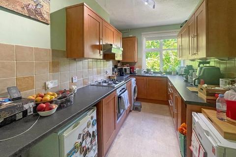 28a Blenheim Crescent, South Croydon, CR2 6BN