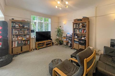 28a Blenheim Crescent, South Croydon, CR2 6BN