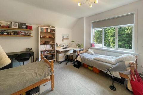 28a Blenheim Crescent, South Croydon, CR2 6BN