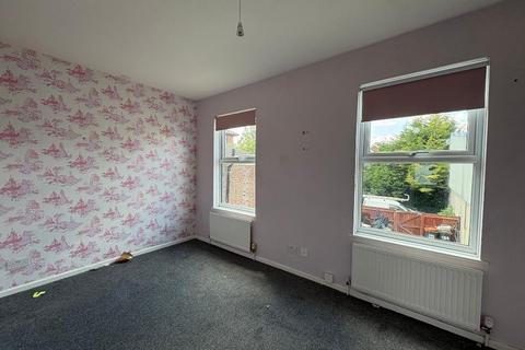 2 bedroom end of terrace house for sale, High Street South, Dunstable, Bedfordshire, LU6 3HS