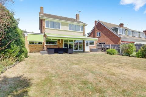 4 bedroom detached house for sale, Saxon Close, Wickford, SS11