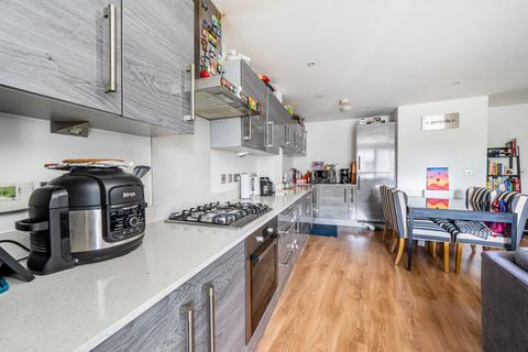 2 bedroom apartment for sale, Lily Close, Pinner, Middlesex