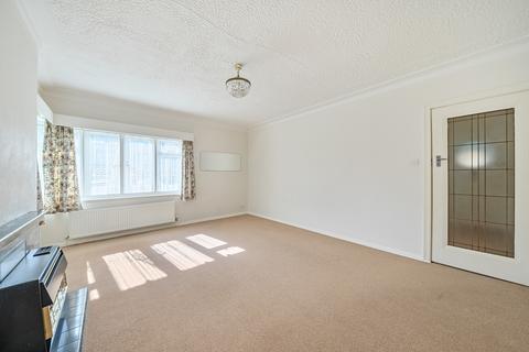 2 bedroom apartment for sale, Elm Park Road, Pinner, Middlesex