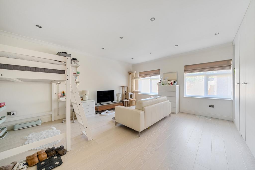 1320482-1-686d3dd...